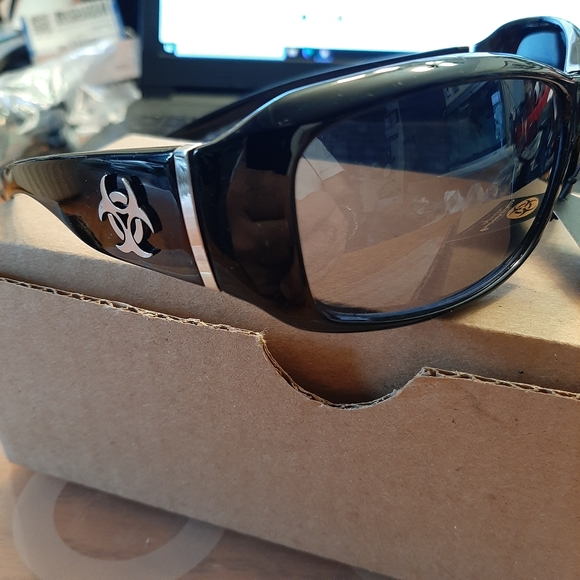 Man's Unisex Sunglasses (acceceries) - Picture 1 of 8